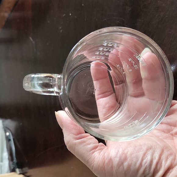 Vintage Hazel Glass Measuring Cup - Picture 9 of 9